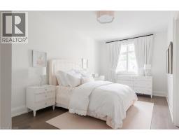 2458 MEADOWOOD Crescent - 32