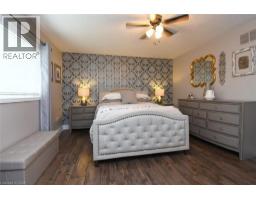 16 WOODCOTE Crescent - 33