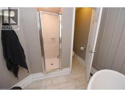 16 WOODCOTE Crescent - 36