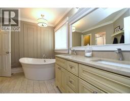 16 WOODCOTE Crescent - 38