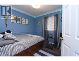 16 WOODCOTE Crescent - 40