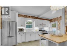 6511 RIALL Street - 7