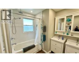 1 EDENRIDGE Drive - 32