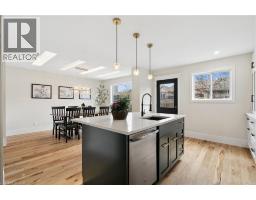 168 HAMPSON Crescent - 11