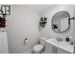 45 FREEMAN Crescent - 18