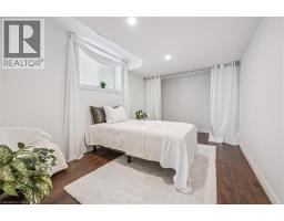 29 ENGLISH Crescent - 32