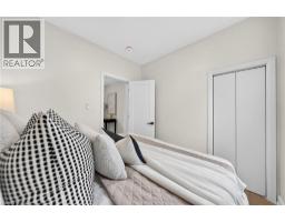 51 QUEEN Street S - 25