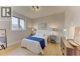79 SUNSET HILLS Crescent - 34
