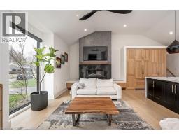 327 GOODRAM Drive - 8