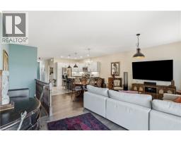 45 DORCHESTER Boulevard S UnitNo. 12 - 7