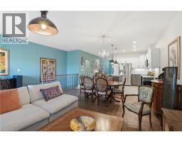45 DORCHESTER Boulevard S UnitNo. 12 - 9