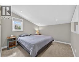 22 KING Avenue - 22