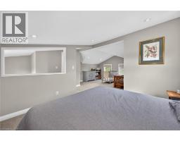 22 KING Avenue - 23