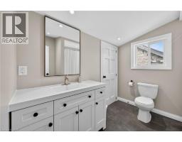 22 KING Avenue - 25