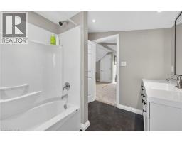 22 KING Avenue - 26