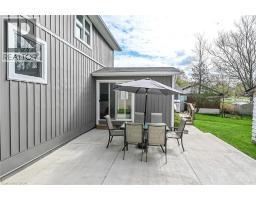22 KING Avenue - 40