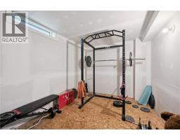 589 ELGIN Street N - 32