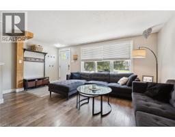 589 ELGIN Street N - 7