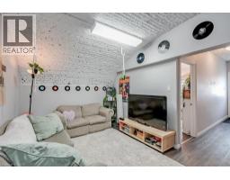 50 SANDERS Boulevard - 16