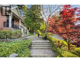 18 STONEGATE Drive - 3