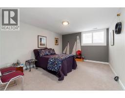 18 STONEGATE Drive - 42