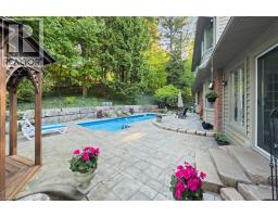 18 STONEGATE Drive - 46