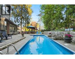 18 STONEGATE Drive - 5