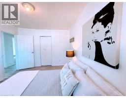 374 VICTORIA Road N - 32