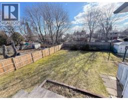 374 VICTORIA Road N - 42