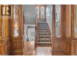 18 BRANT Road N - 19