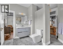 18 BRANT Road N - 21