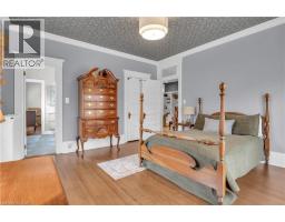 18 BRANT Road N - 23