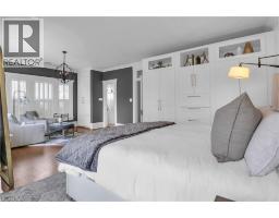 18 BRANT Road N - 24