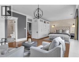 18 BRANT Road N - 25