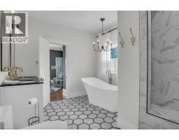18 BRANT Road N - 27