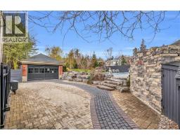 18 BRANT Road N - 44