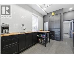 252 KING Street W - 18