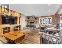 18 E QUEEN Street E - 12