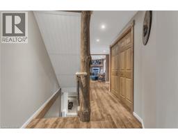 18 E QUEEN Street E - 16