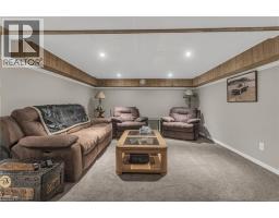 18 E QUEEN Street E - 26