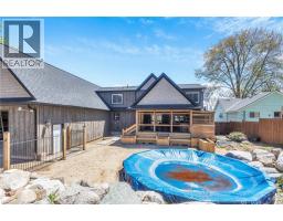 18 E QUEEN Street E - 34
