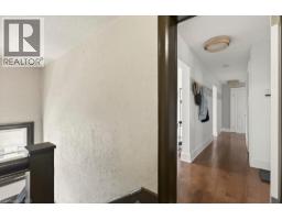 21 MOUNTWOOD Avenue UnitNo. 7 - 4