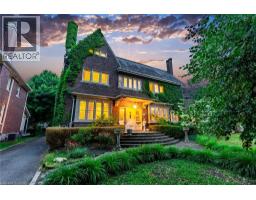 122 DUFFERIN Avenue - 1