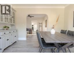 8 DUNDAS Street - 10