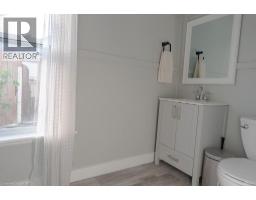 8 DUNDAS Street - 15