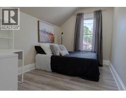8 DUNDAS Street - 19