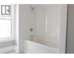 8 DUNDAS Street - 22