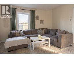 8 DUNDAS Street - 4