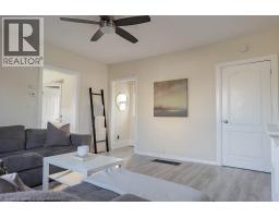 8 DUNDAS Street - 6