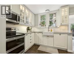 13 TWEEDSMUIR Avenue - 12